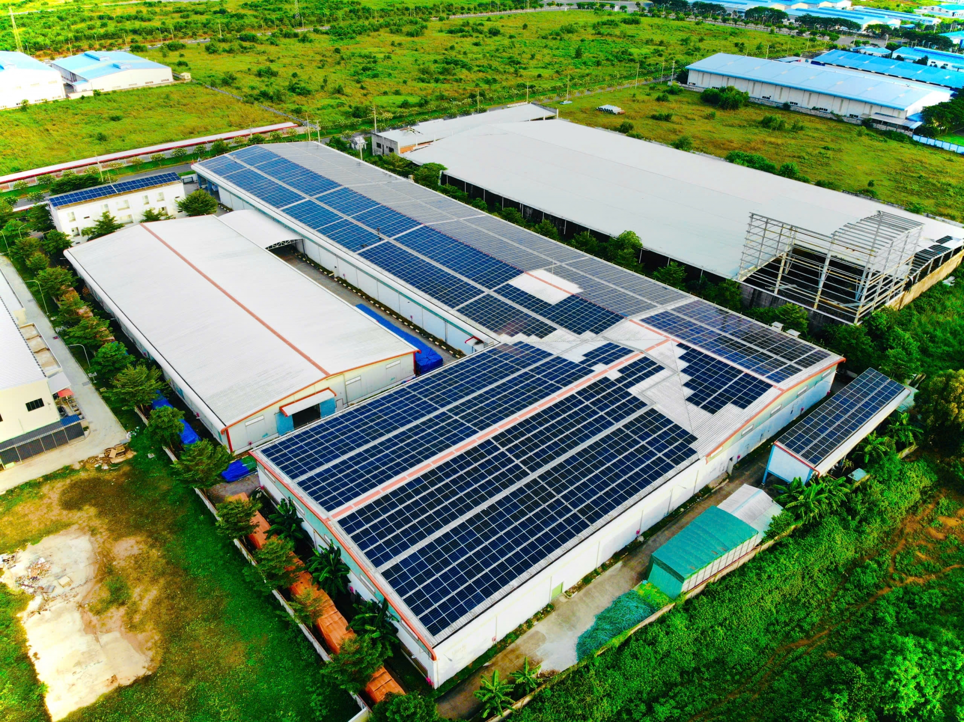 Công ty TNHH Xây Lắp Điện Hoàng Vũ nhà thầu EPC Hoàng Vũ dự án điện mặt trời áp mái Aojia Việt Nam điện mặt trời công nghiệp hệ thống điện mặt trời mái nhà năng lượng xanh cho nhà máy lắp đặt điện mặt trời Hoàng Vũ